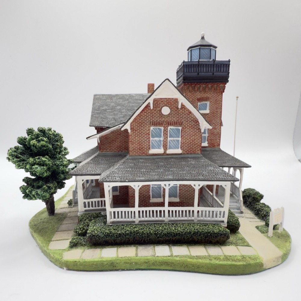 Danbury Mint Sea Girt Lighthouse NJ Miniature Coastal Nautical Decor